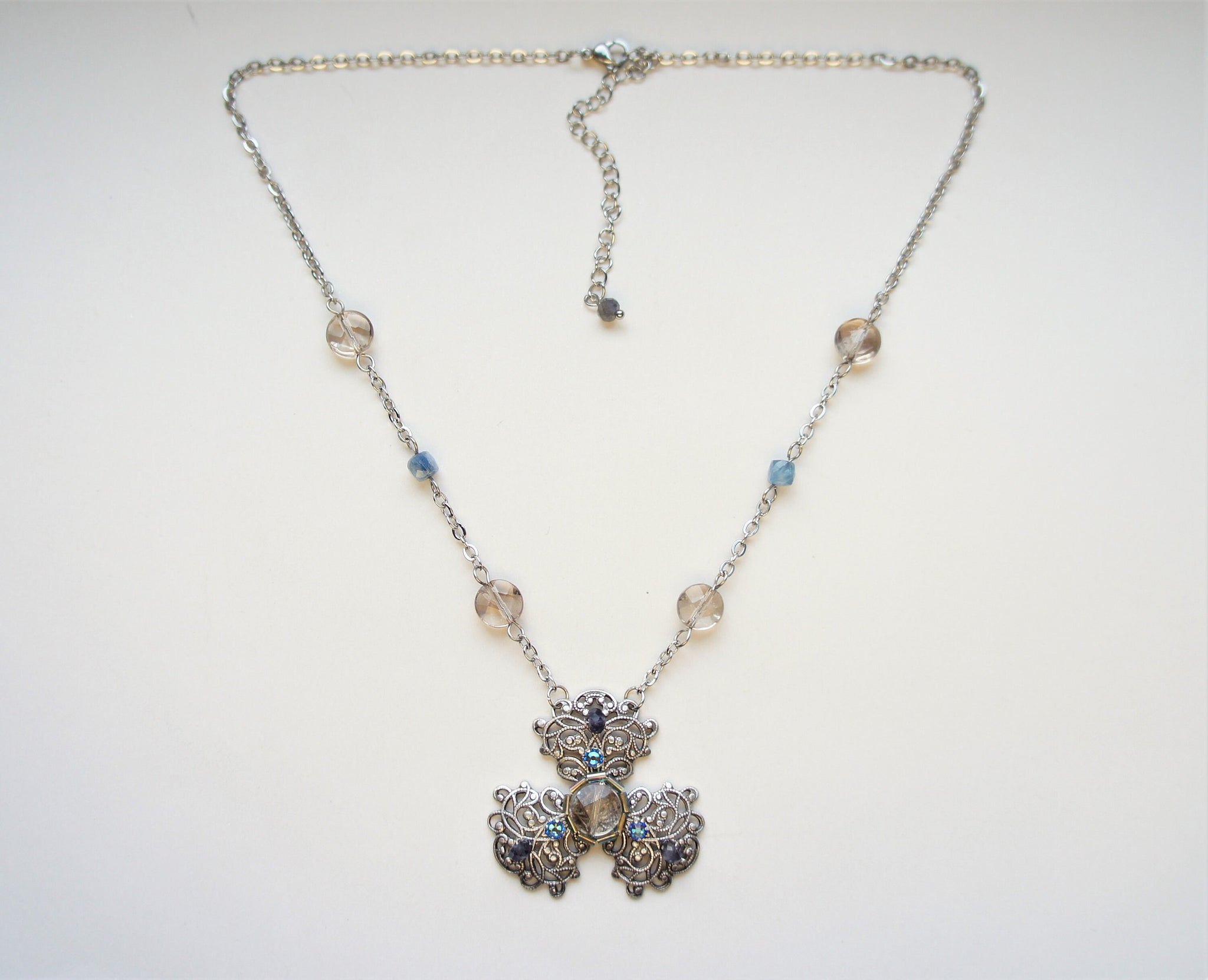 Silver plated trinity Quartz stone necklace