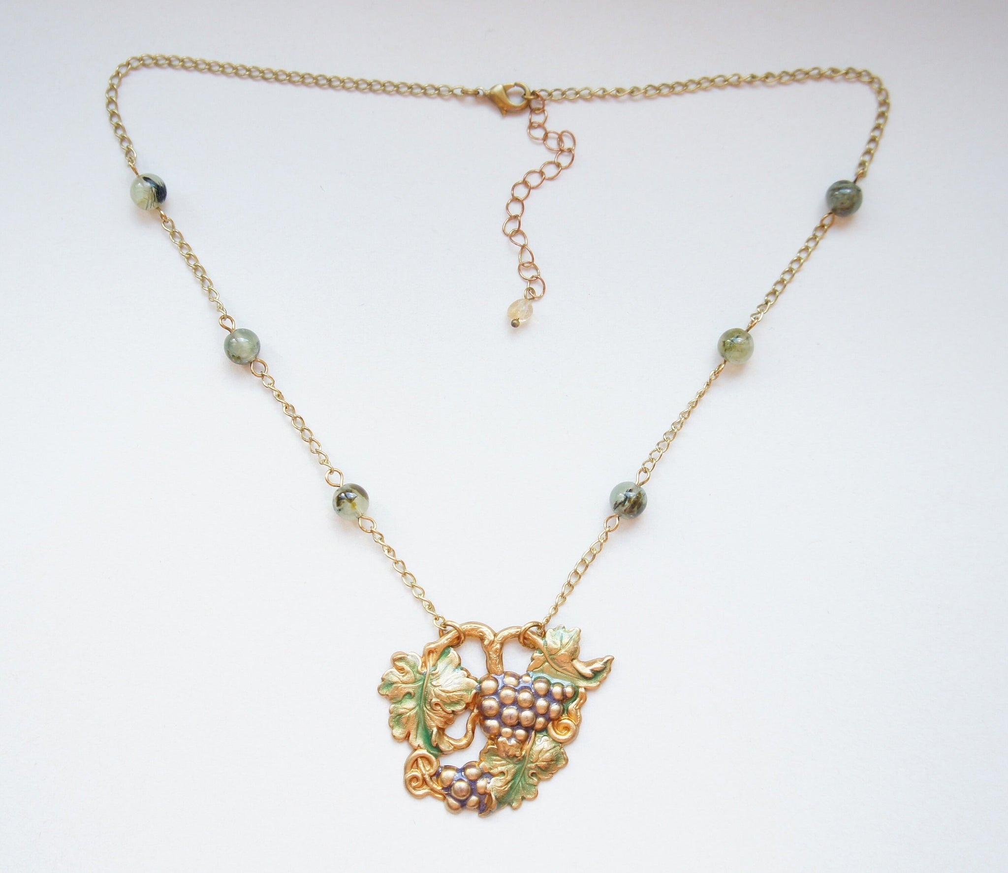 Vintage-Inspired Grape Necklace with Agate stones