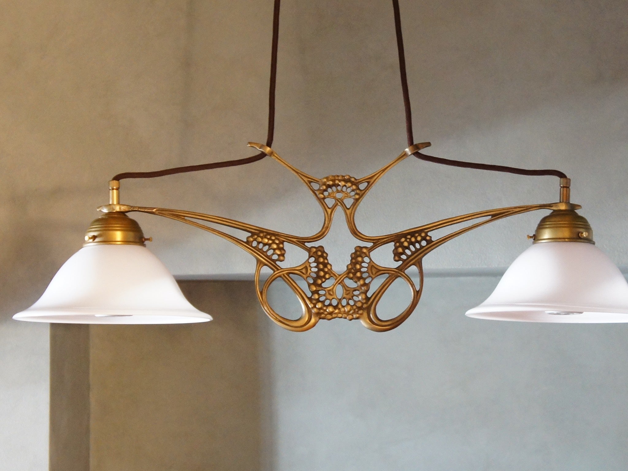 Airy Ceiling Lamp with Herbal Motif