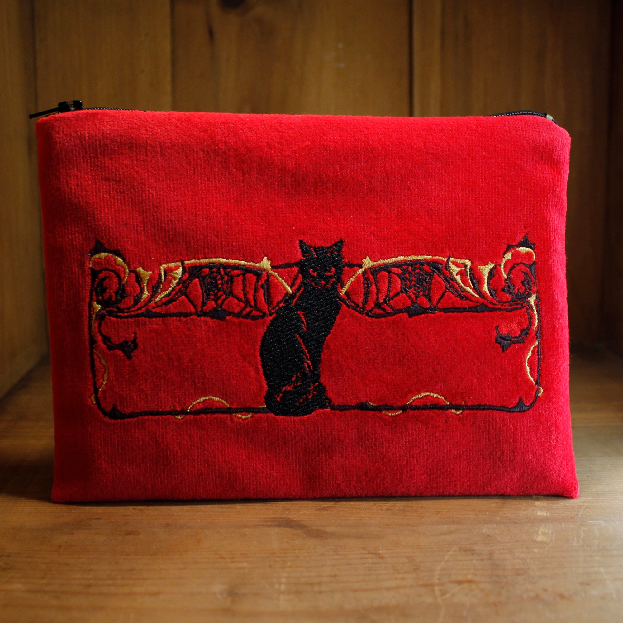 EMBROIDERED COSMETIC BAG "CAT NOIR"