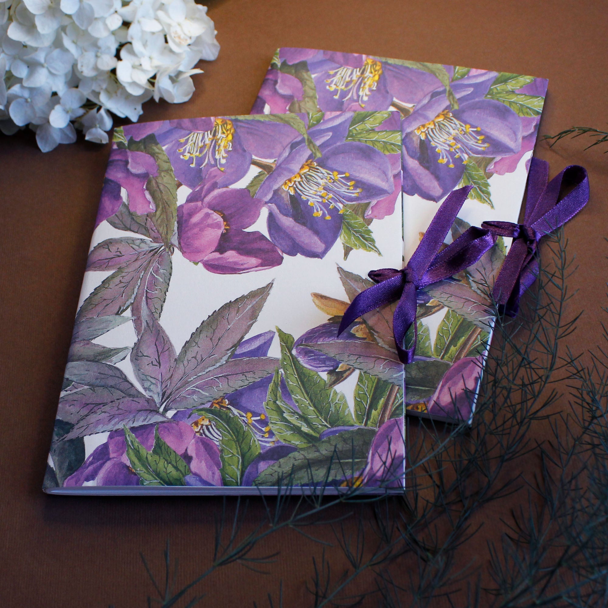 Maza piezīmju grāmatiņa — purpursarkani ziedi