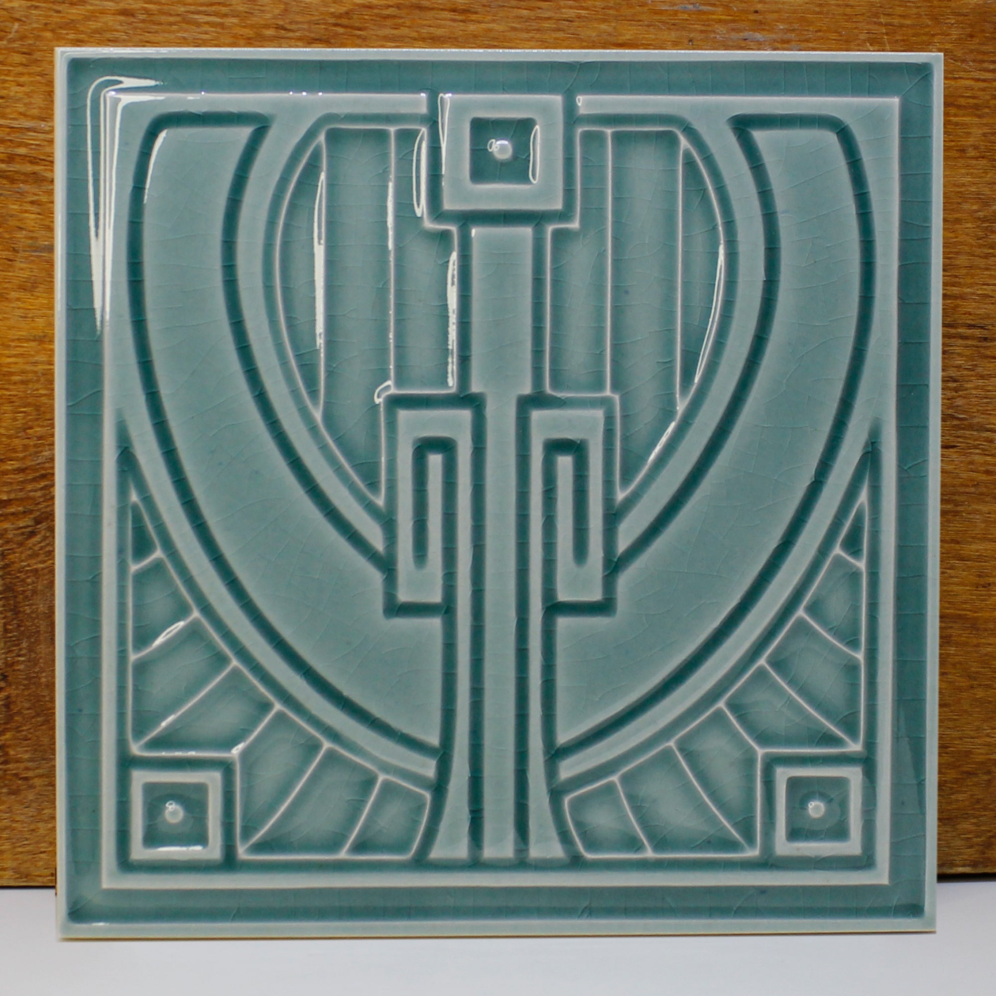 Dekoratīva keramikas flīze Jūgendstila motīvs