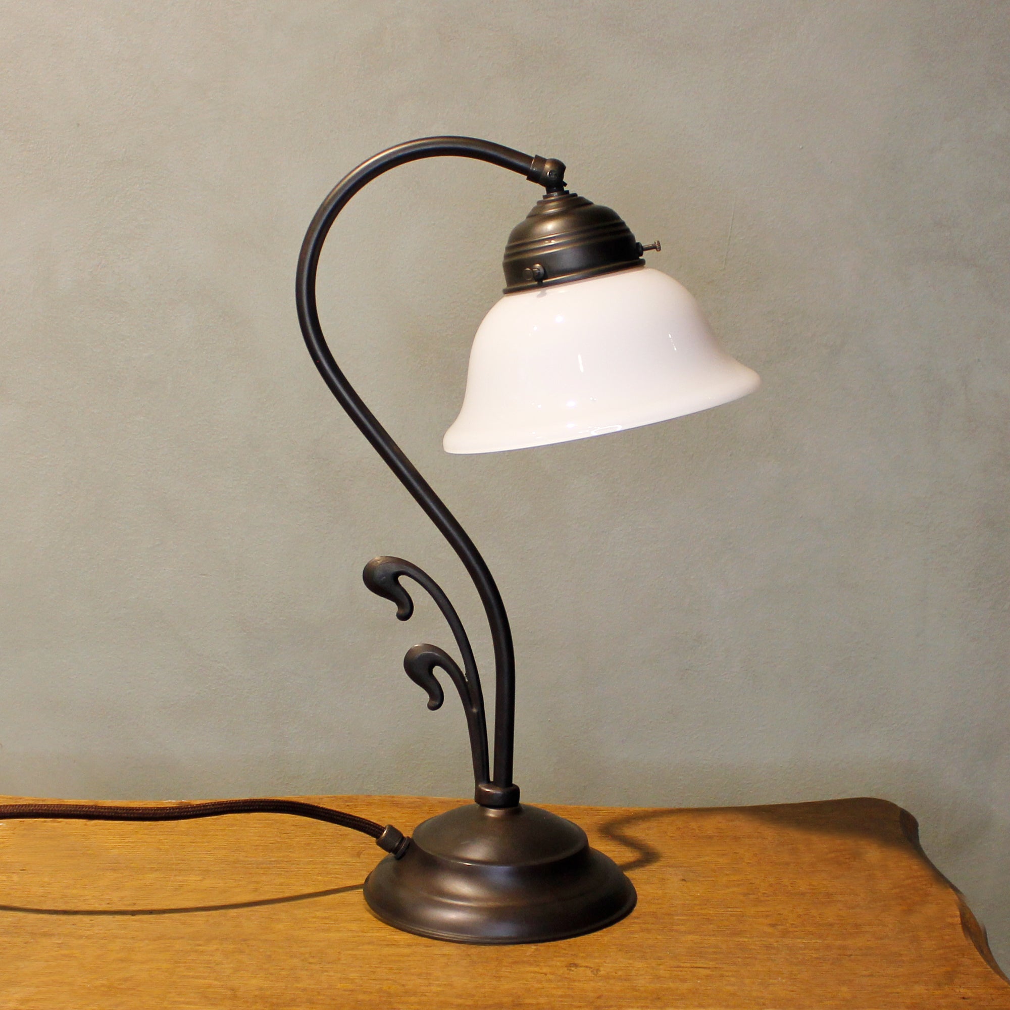 Table Lamp with a Curve "Black"